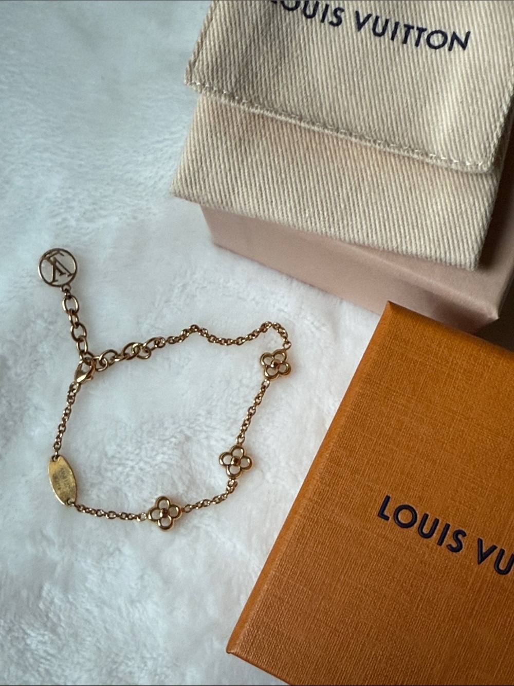 Louis Vuitton Gold and Cream Monogram Flower Chain Bracelet - Picture 4 of 5